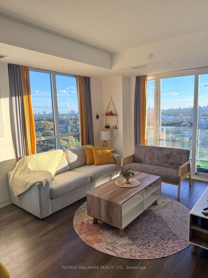 Property Photo:  18 Graydon Hall Drive 1811  ON M3A 2Z9 