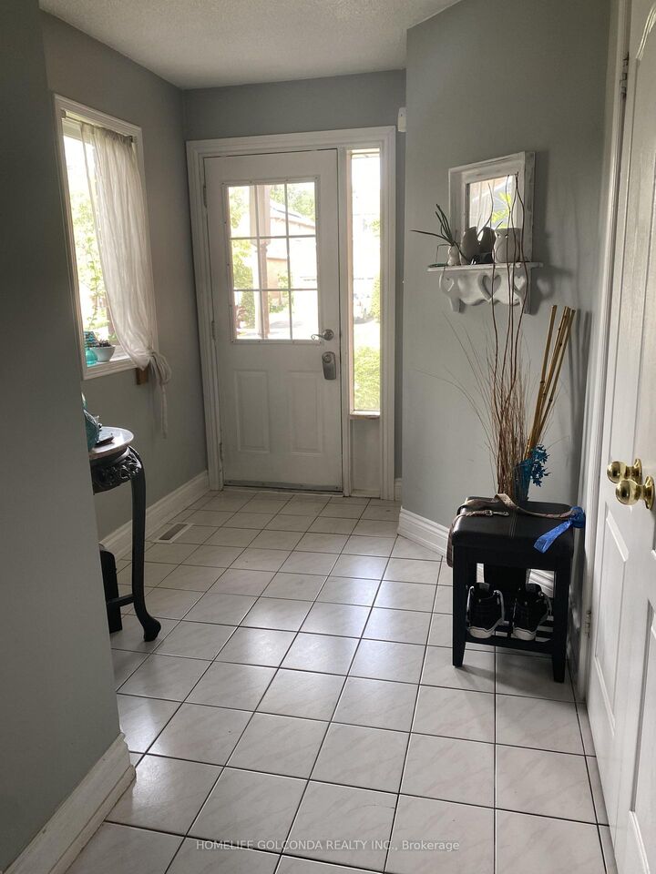 Property Photo:  17 Hartrick Place  ON L1R 2C3 