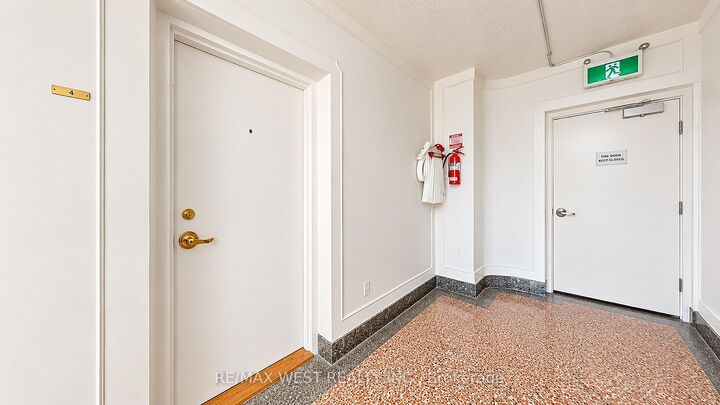 Property Photo:  1110 Weston Road 4  ON M6N 3S4 