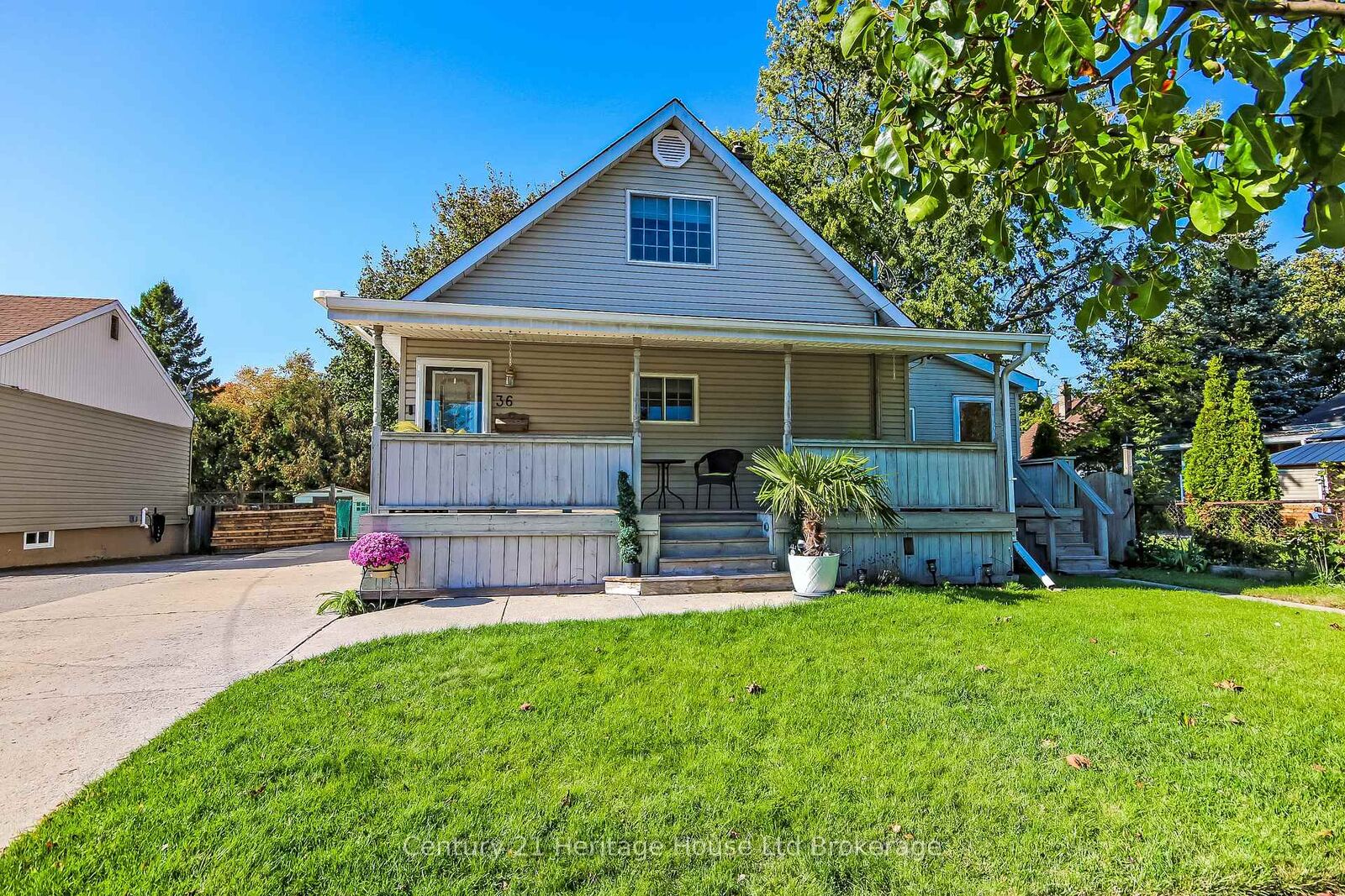 Property Photo:  36 Alexander Drive  ON N3T 5C5 