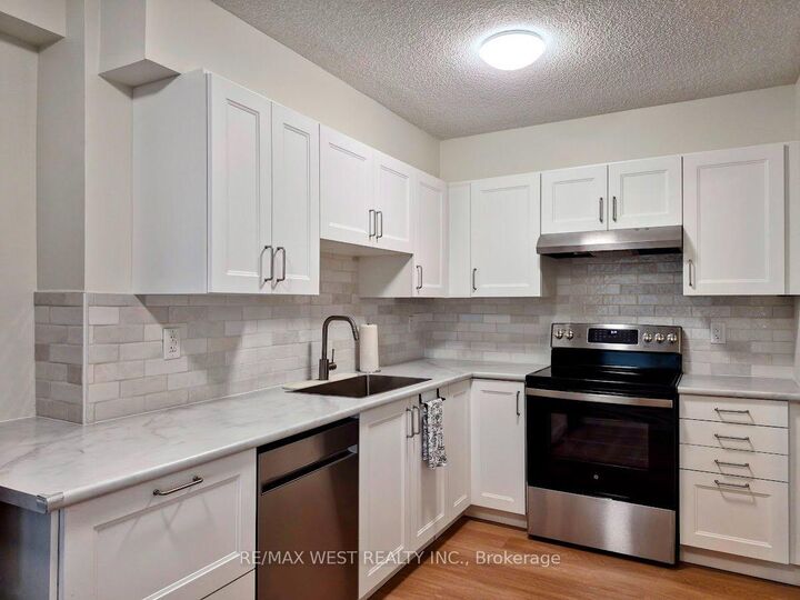 Property Photo:  250 Scarlett Road 802  ON M6N 4X5 
