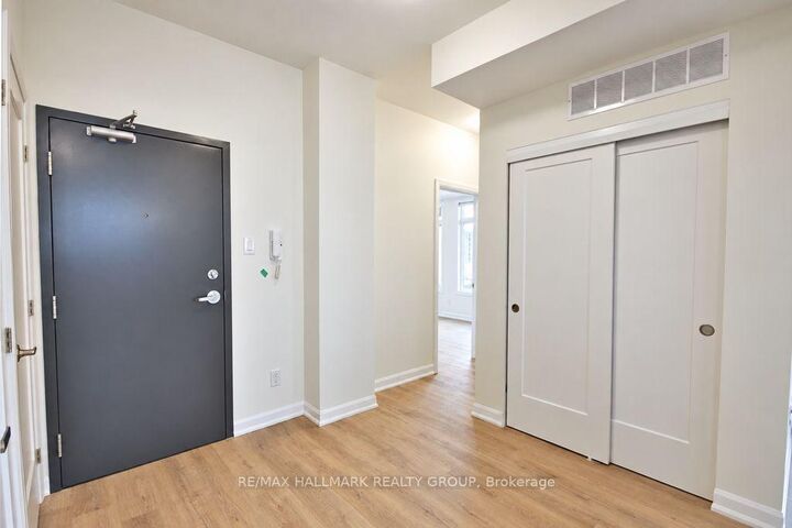 Property Photo:  351 Croydon Avenue 301  ON K2B 0A4 