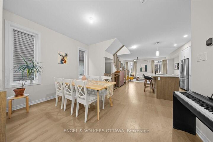 Property Photo:  124 Patchell Place N  ON K0G 1J0 