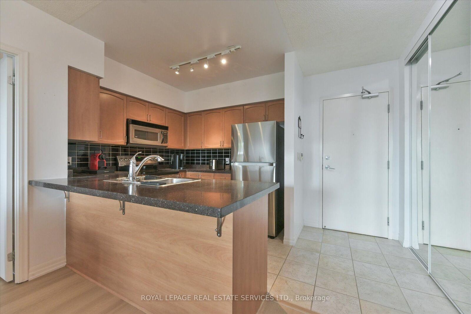 Property Photo:  38 Fontenay Court 305  ON M9A 5H5 