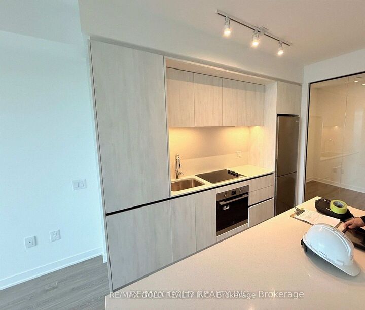 Property Photo: 2495 Eglinton Avenue 1407 ON L5M 2T2
