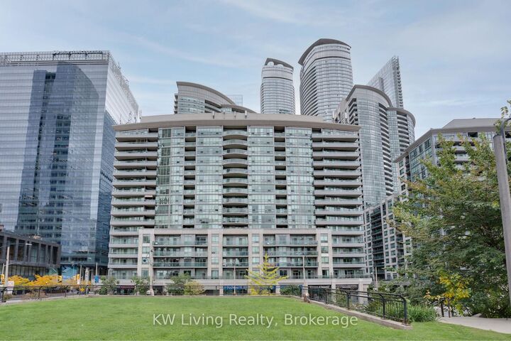 Property Photo:  51 Lower Simcoe Street 1801  ON M5J 3A2 