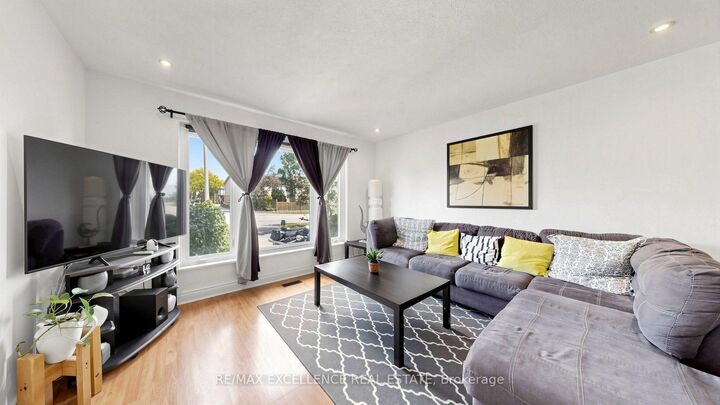 Property Photo:  28 Glenvale Boulevard  ON L6S 1J1 