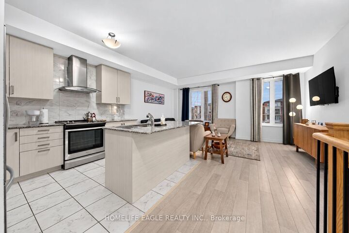 Property Photo:  215 Harding Park Street  ON L3Y 0E3 