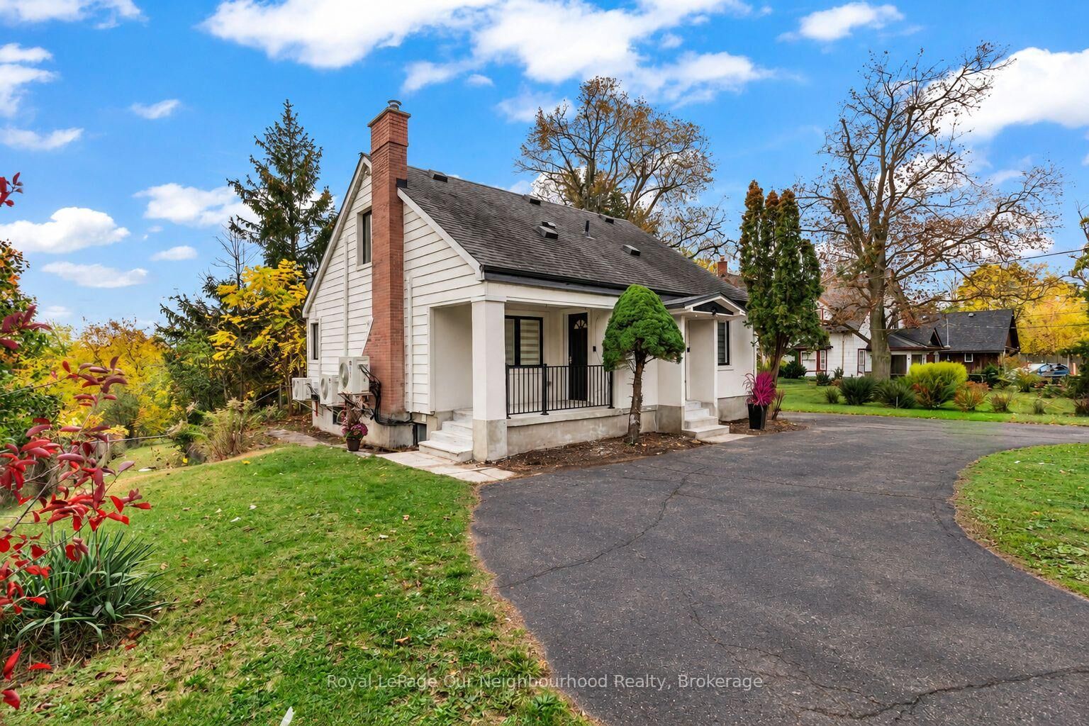Property Photo: 513 Parkhill Road W A ON K9H 3J4