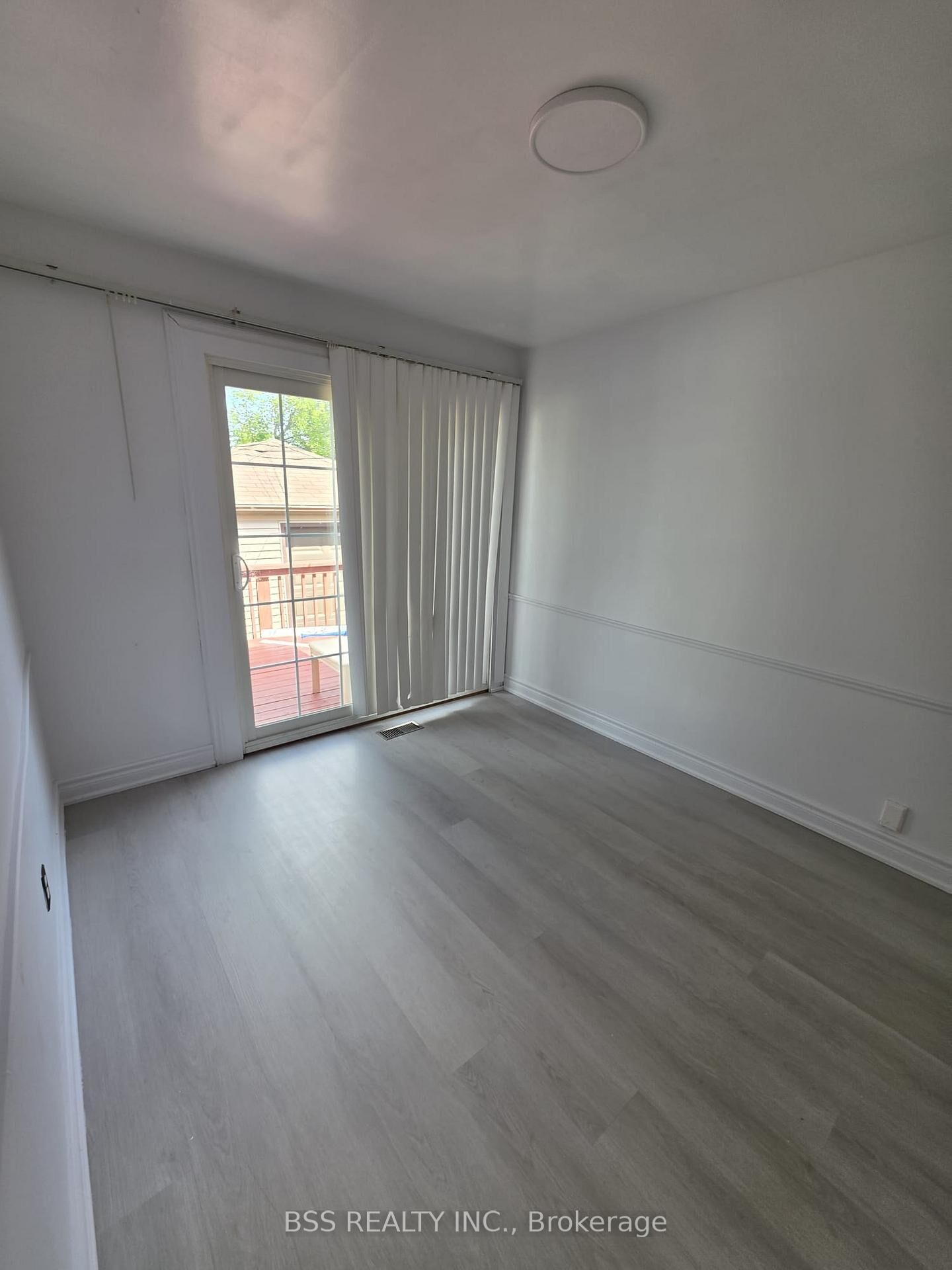 Property Photo: 88 Southampton Drive ON M1K 4V7