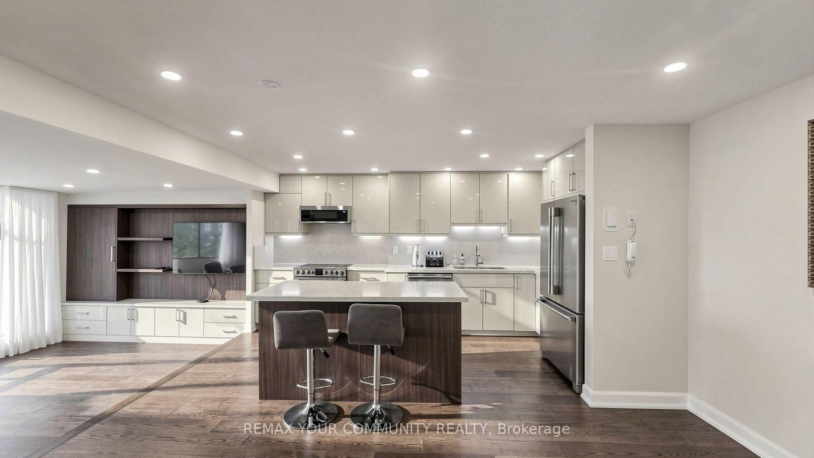 Property Photo: 70 Baif Boulevard 608 ON L4C 5L2