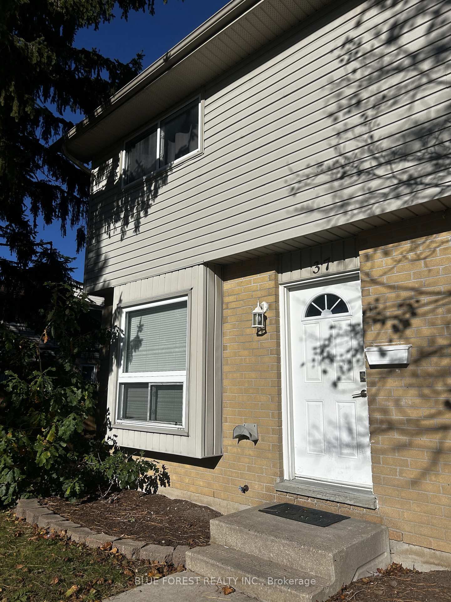 Property Photo:  577 Third Street 37  ON N5V 4B9 