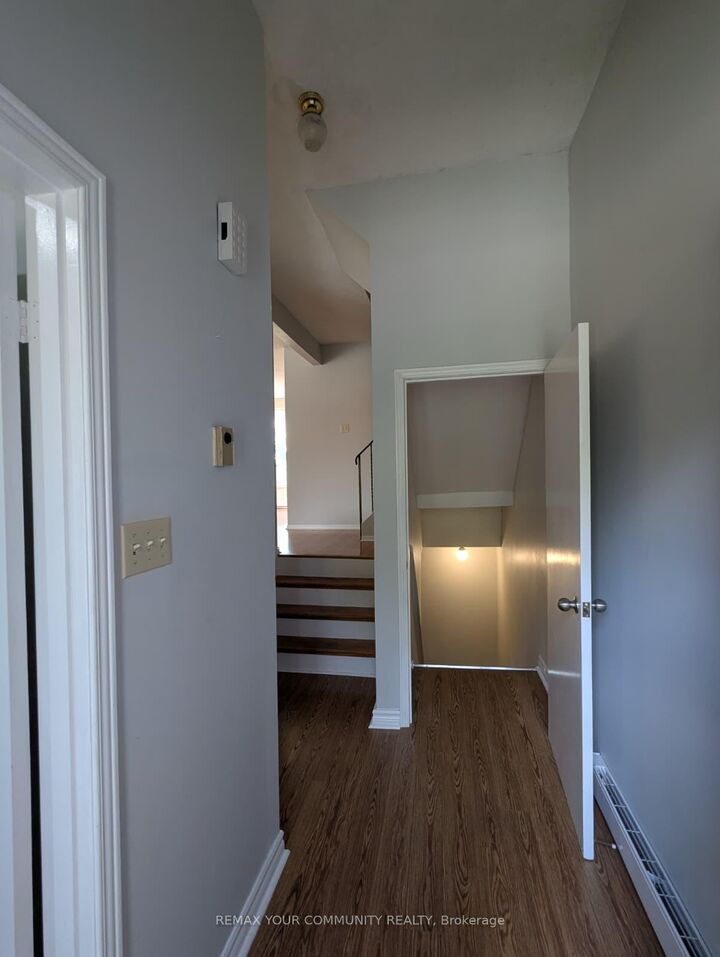 Property Photo:  765 Oklahoma Drive 4  ON L1W 3C9 