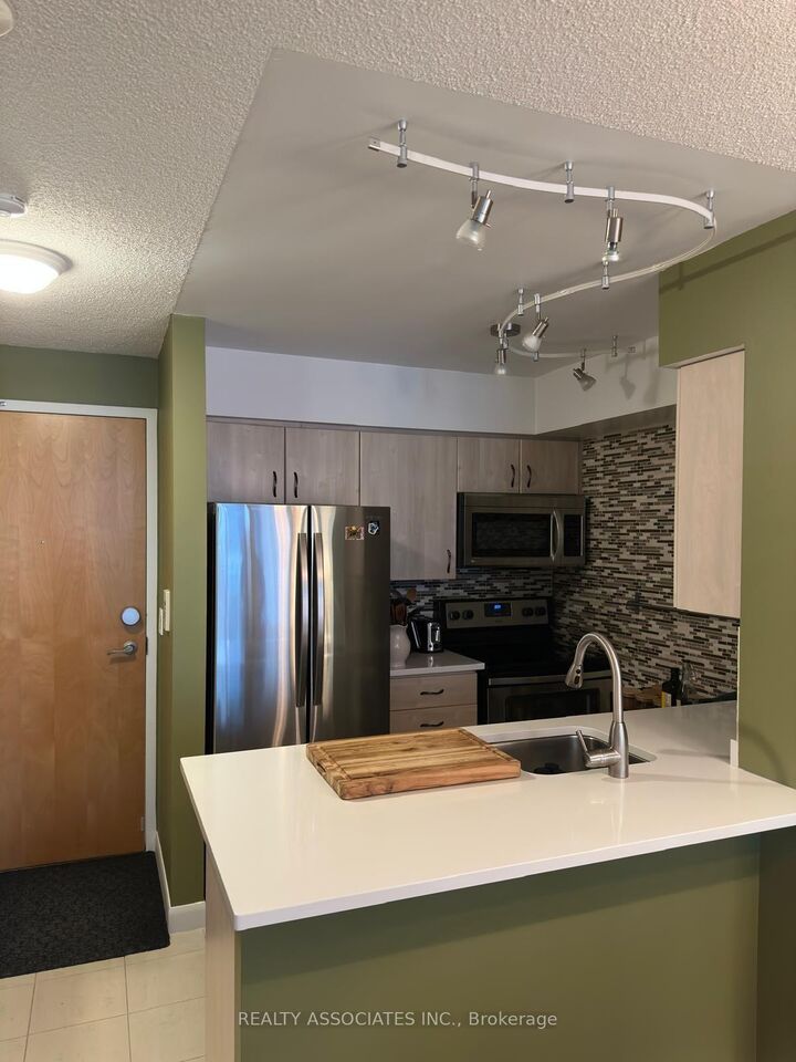 Property Photo:  4978 Yonge Street 1007  ON M2N 7G8 