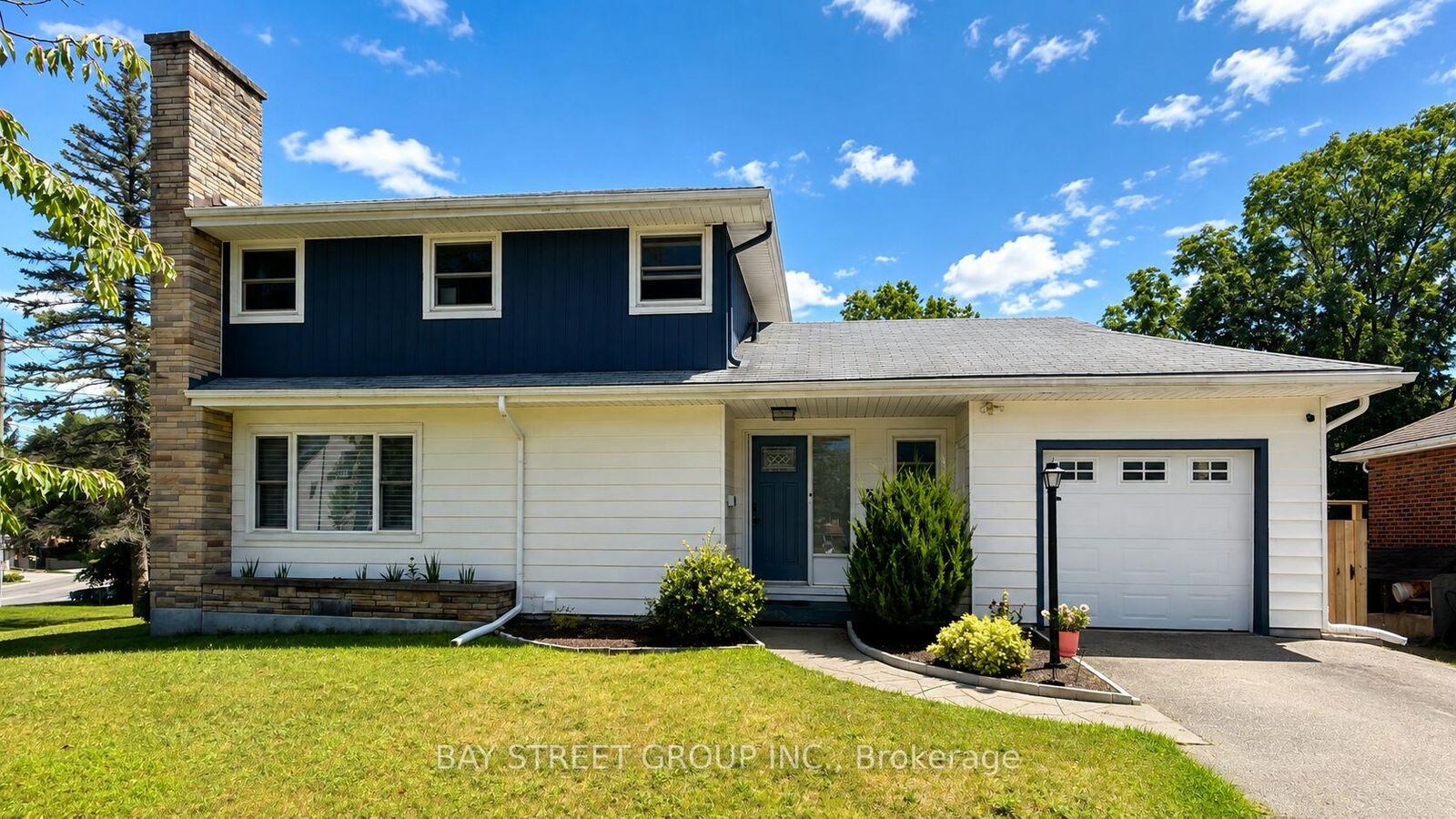 Property Photo:  3 Parkside Drive  ON N4G 4A1 