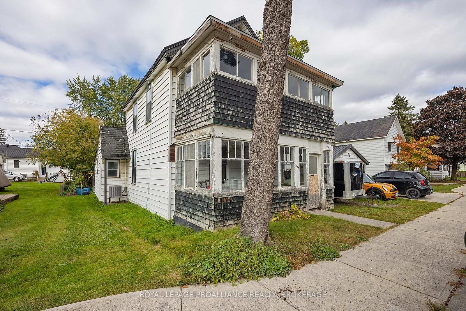 Property Photo:  308 Brock Street  ON K7G 1K6 