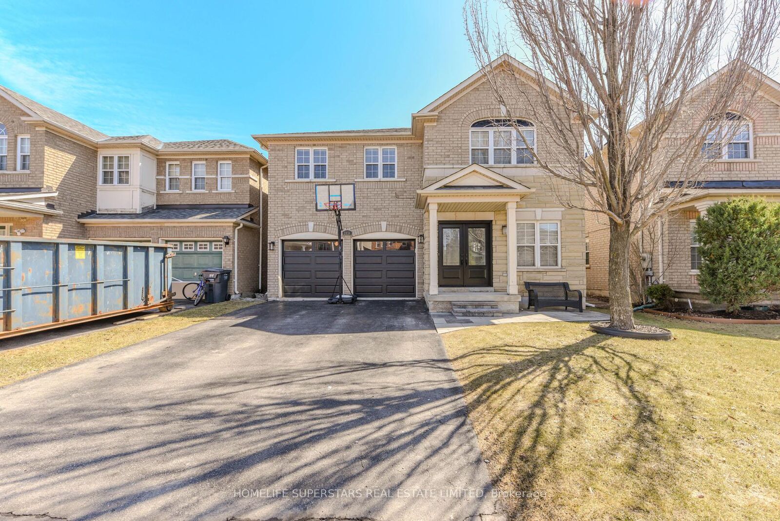 Property Photo:  3856 Brinwood Gate  ON L5M 7H2 