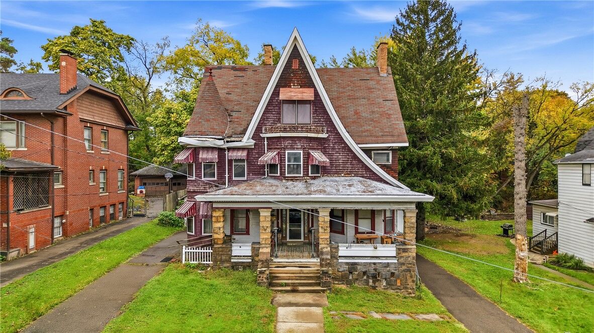 Property Photo:  311 E Leasure Ave  PA 16101 