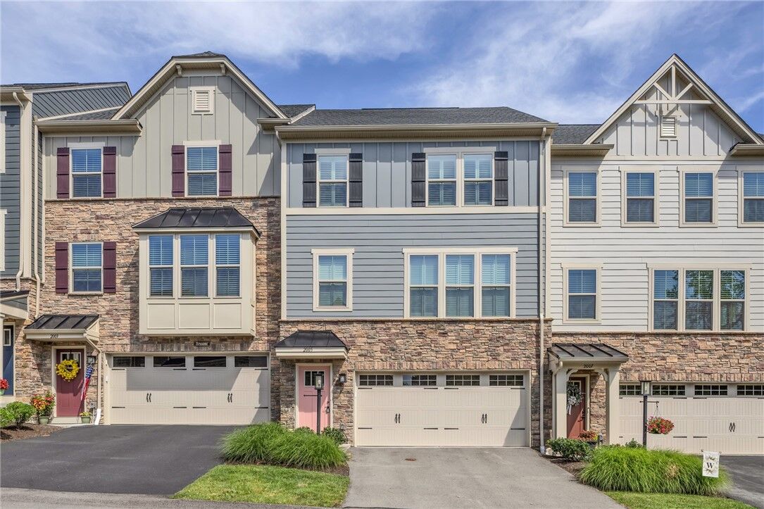 Property Photo:  2005 Lampl Ln  PA 15644 