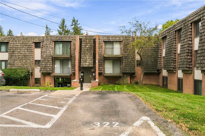 Property Photo:  322 Forest Green Drive 322  PA 15108 