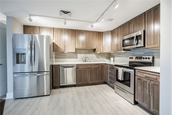Property Photo: 205 W Lakeshore Drive 516 NY 14424