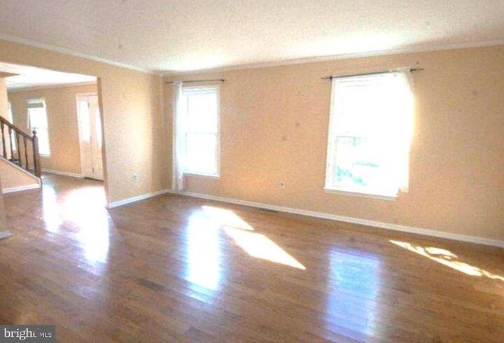 Property Photo:  4 Laburnum Close  NJ 08511 