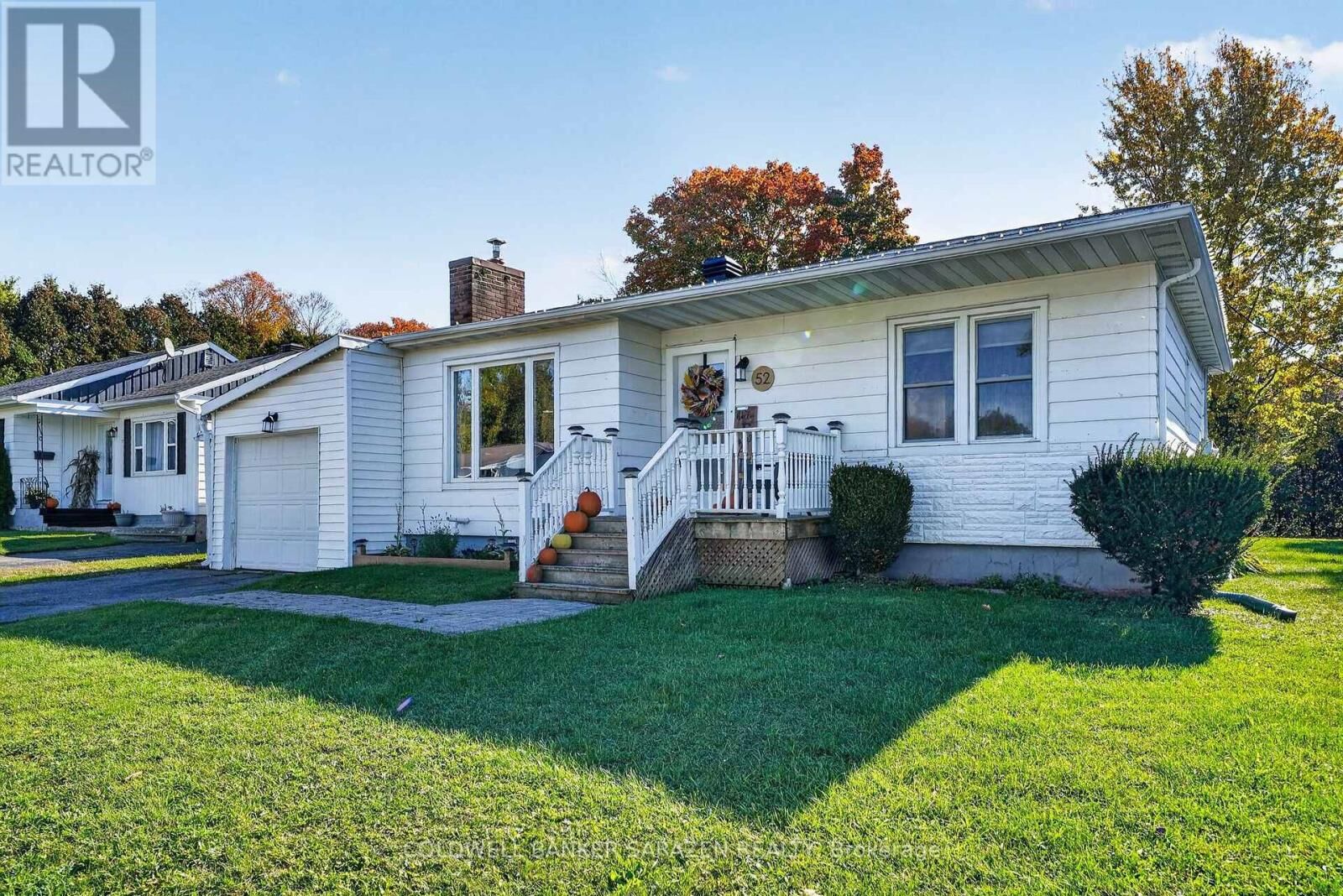 Property Photo: 52 Santa Cruz Drive ON K0C 1M0