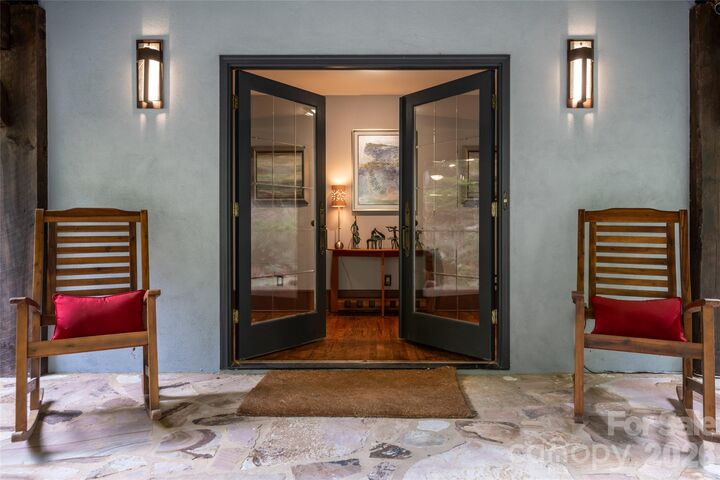 Property Photo:  364 Lynn Cove Road  NC 28804 