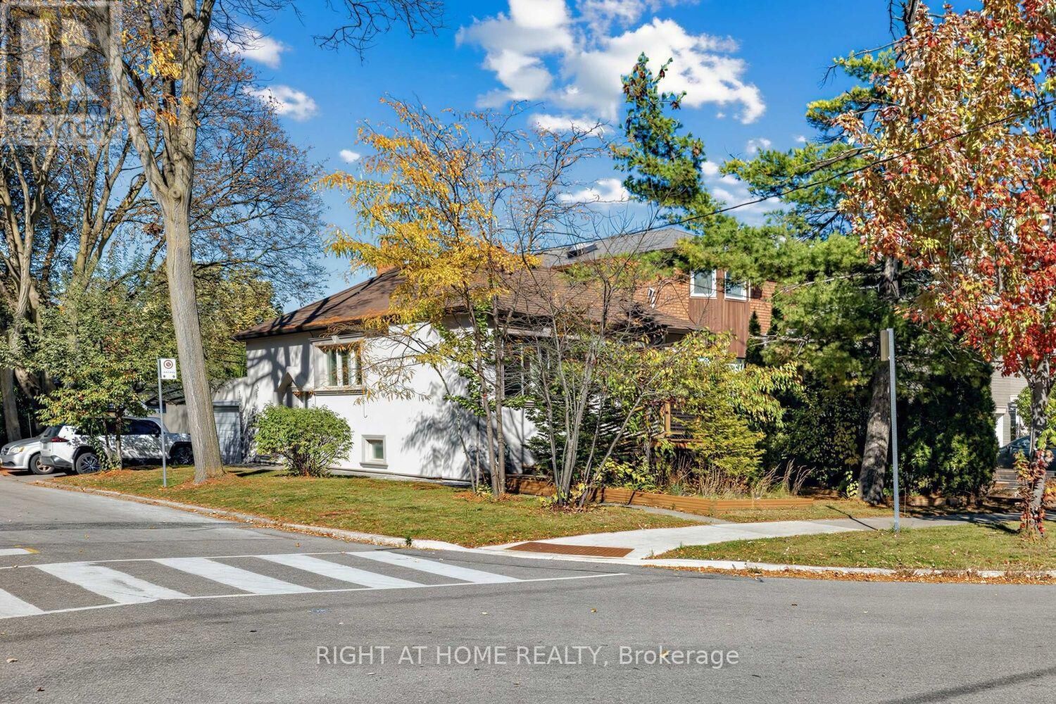 Property Photo: 44 Connaught Avenue ON M2M 1G6