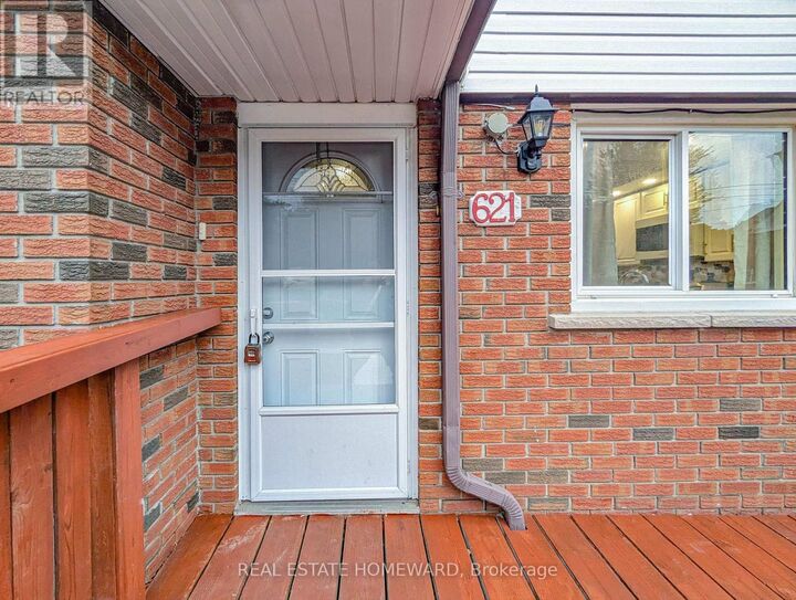 Property Photo:  621 Byron Street South  ON L1N 4R6 