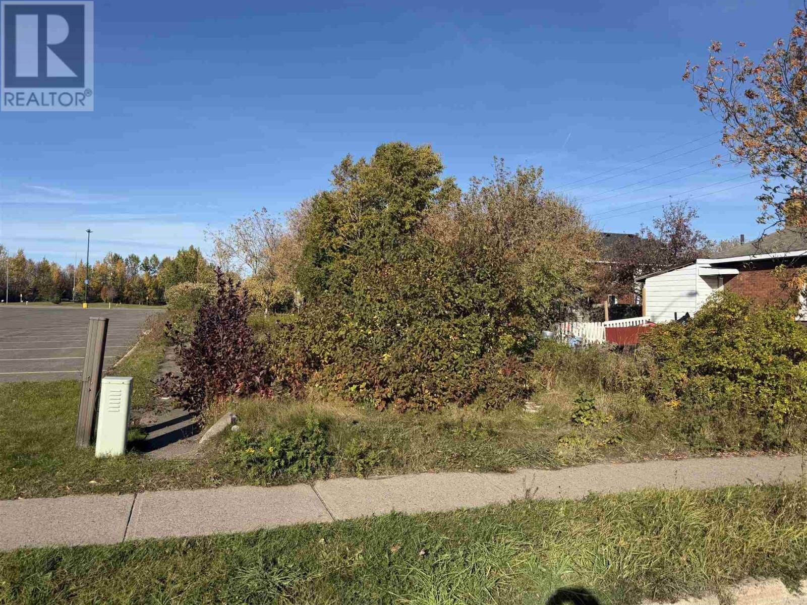 Property Photo: 418 Albert St W ON P6A 1C3