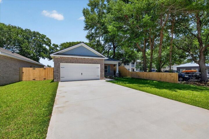 Property Photo:  1609 26th Street  FL 32578 