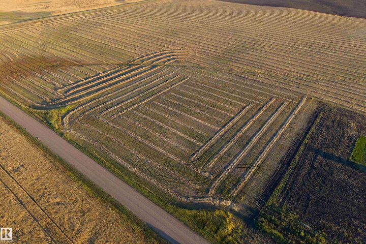 Property Photo:  Rge Rd 261 Twp Rd 570  AB T8R 1P5 