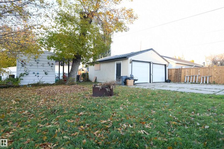 Property Photo:  15962 106 Avenue NW  AB T5P 0W7 