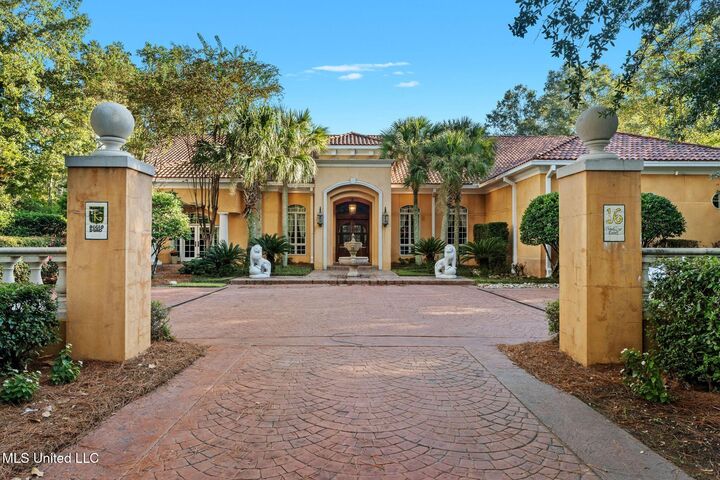 Property Photo: 16 Chandeleur Point MS 39402