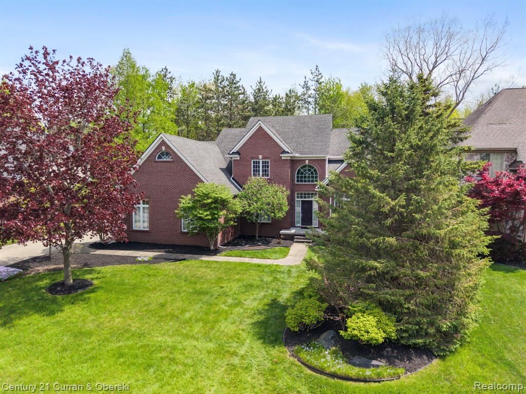 Property Photo:  27852 Larson Lane  MI 48331 3039 