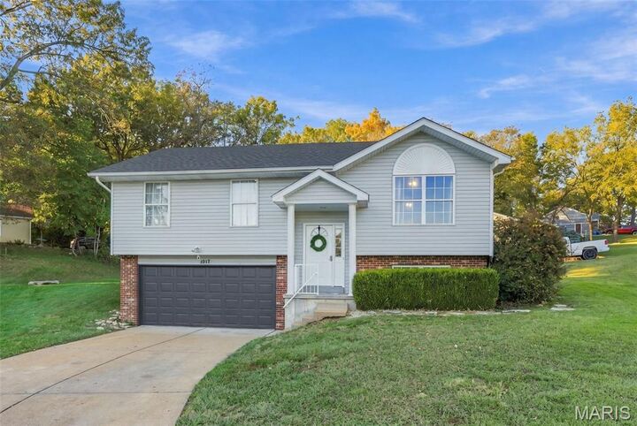 Property Photo:  1017 Cross Creek Drive  MO 63052 