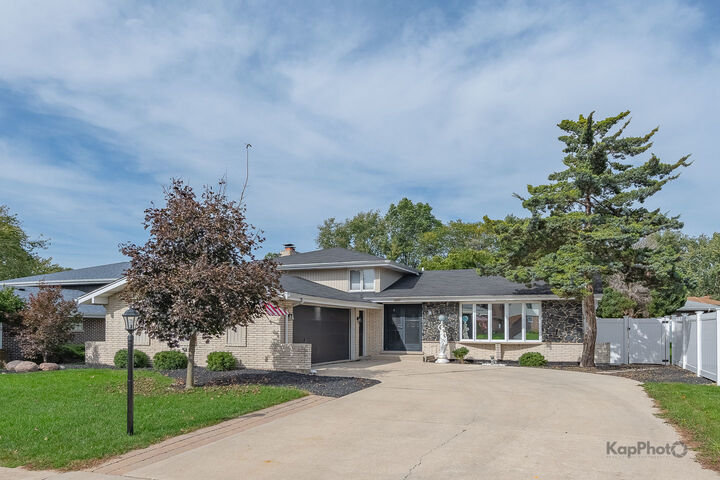 Property Photo: 1227 Timber Place IL 60451