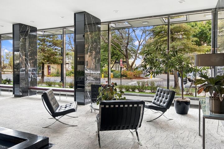 Property Photo:  3900 N Lake Shore Drive 2C  IL 60613 