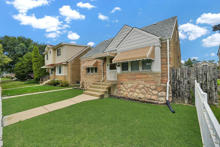 Property Photo:  5444 W 64th Street  IL 60638 