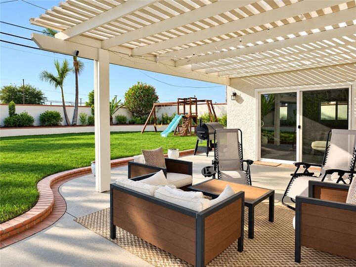 Property Photo:  1417 Vuelta Grande  CA 90815 