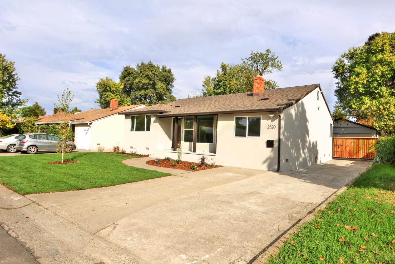 Property Photo: 2520 Roslyn CA 95821