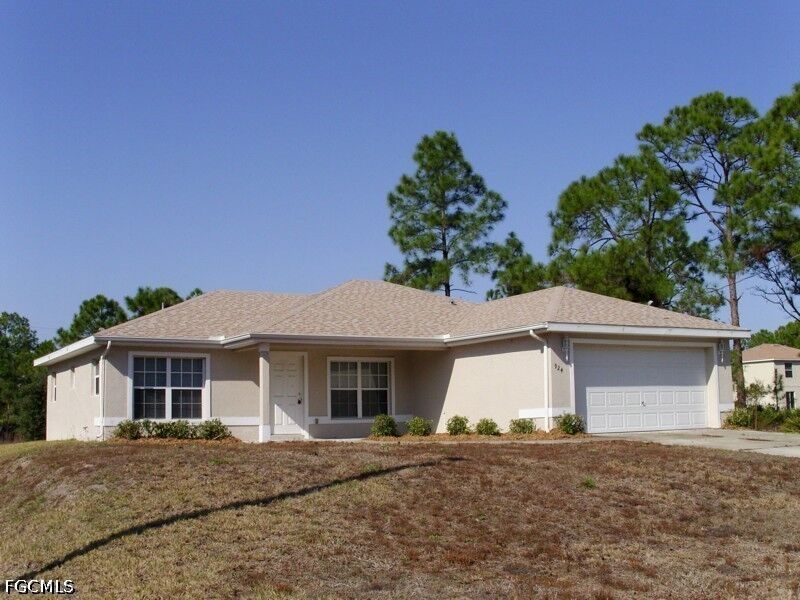 Property Photo: 924 Hollister Avenue FL 33974