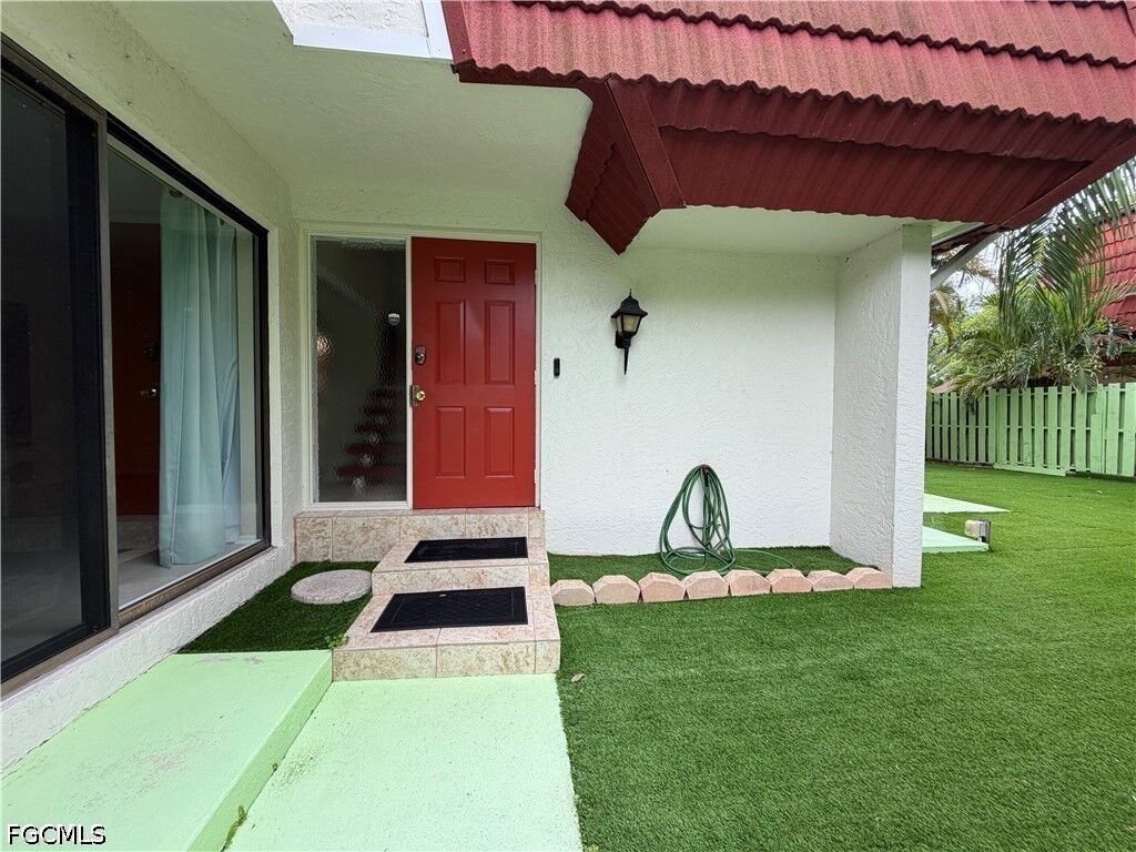 Property Photo: 10927 Meadow Lark Cove Drive FL 33908