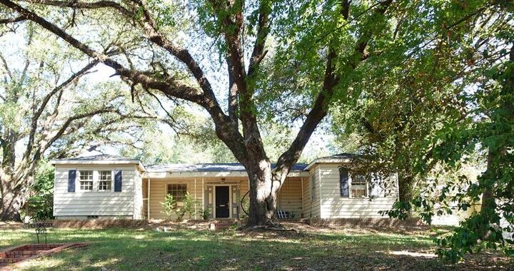 Property Photo:  1111 Morningside Drive  TX 75904 