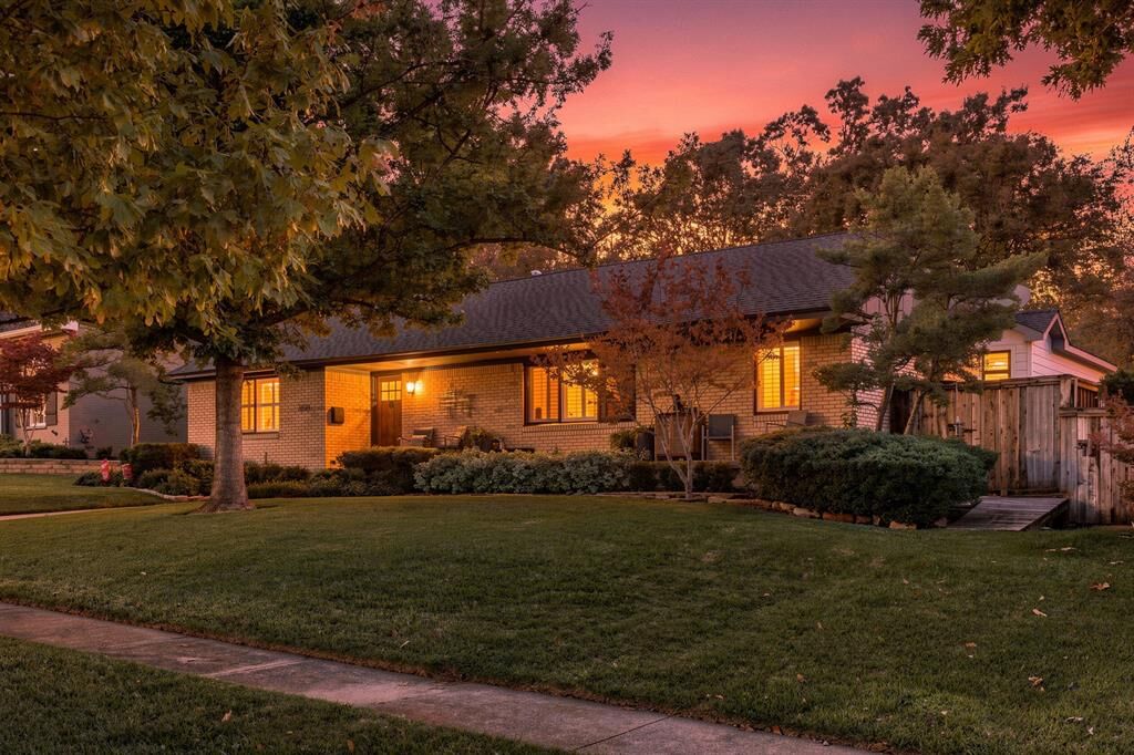 Property Photo:  9236 Chiswell Road  TX 75238 