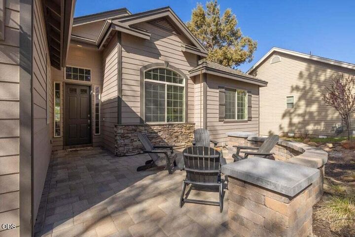 Property Photo: 4934 Horned Lark Drive OR 97601