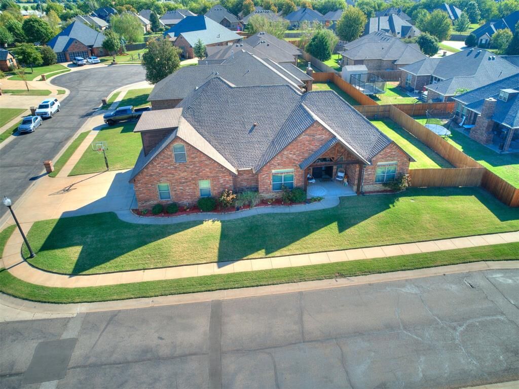 Property Photo:  4712 SW 124th Place  OK 73173 