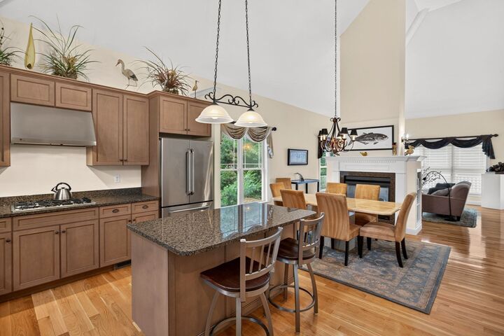 Property Photo:  15 Aberdeen 15  MA 02360 