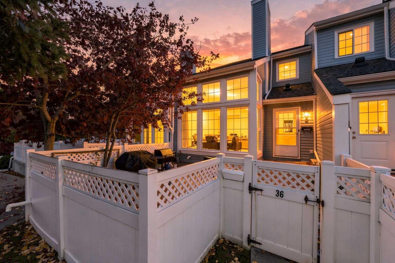 Property Photo:  28 Berwick Crescent NW 36  AB T3K 1Y7 
